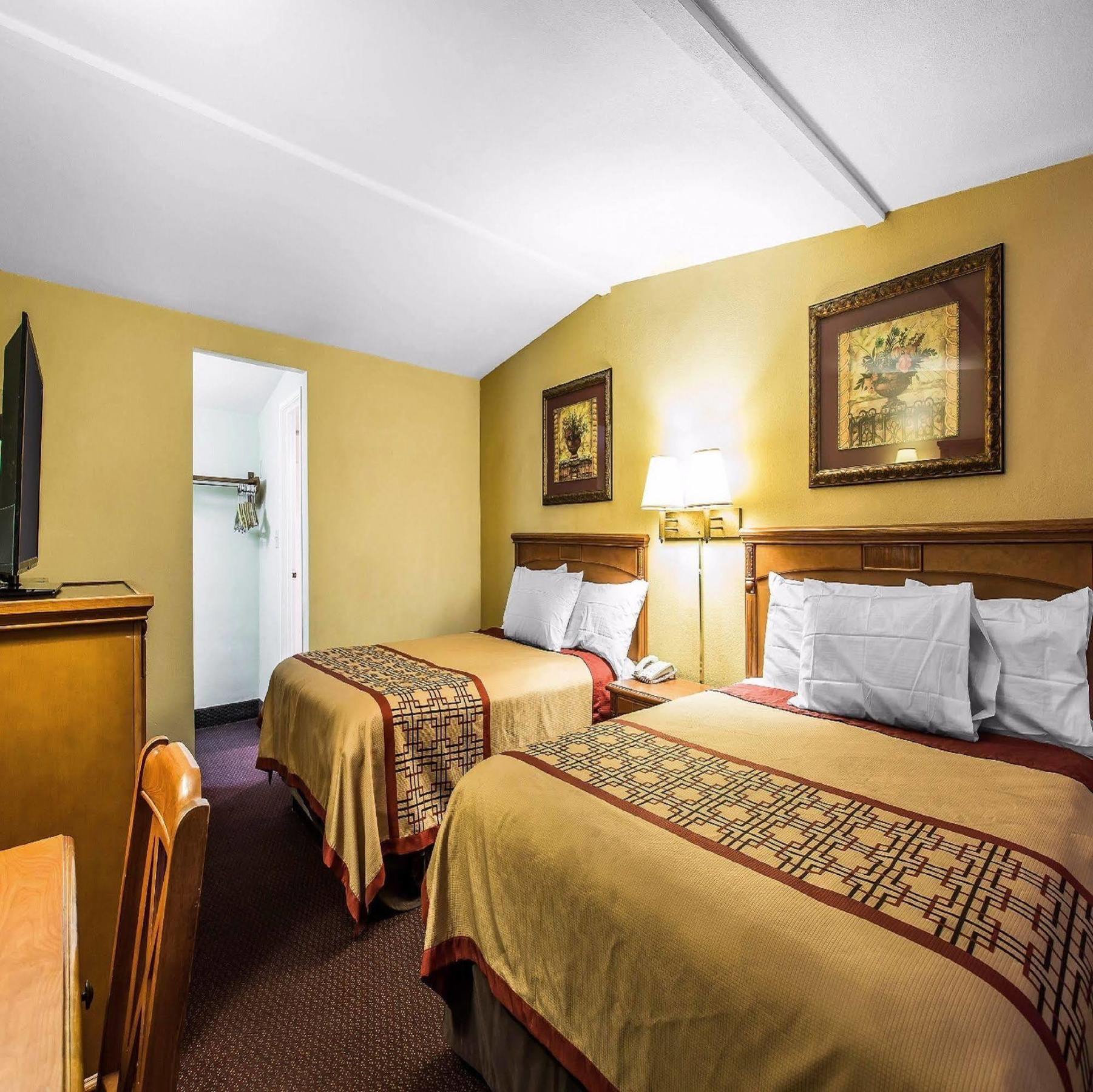 Motel Americas Value And 2*