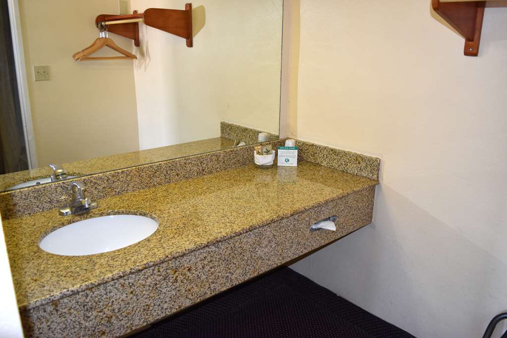 Americas Value And Motel 2*