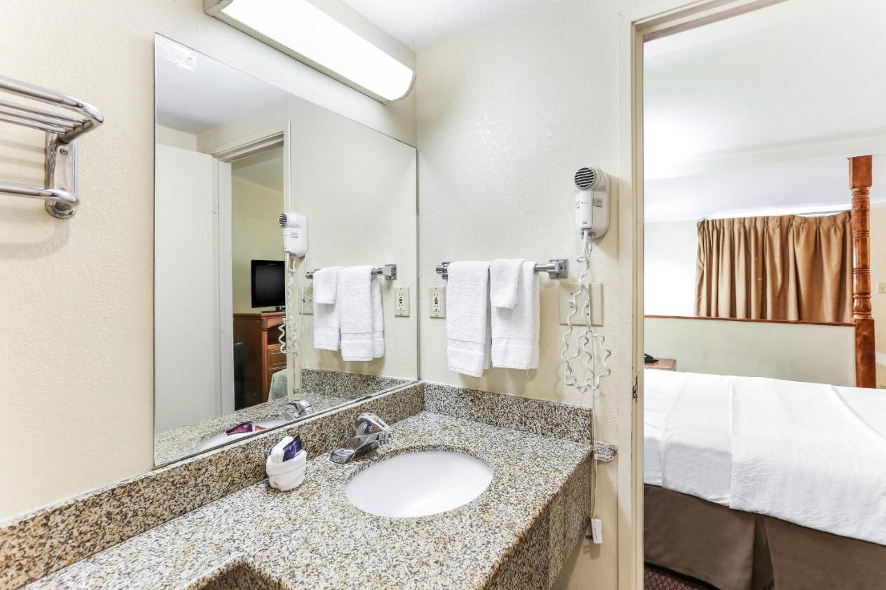 Motel Americas Value And El Centro
