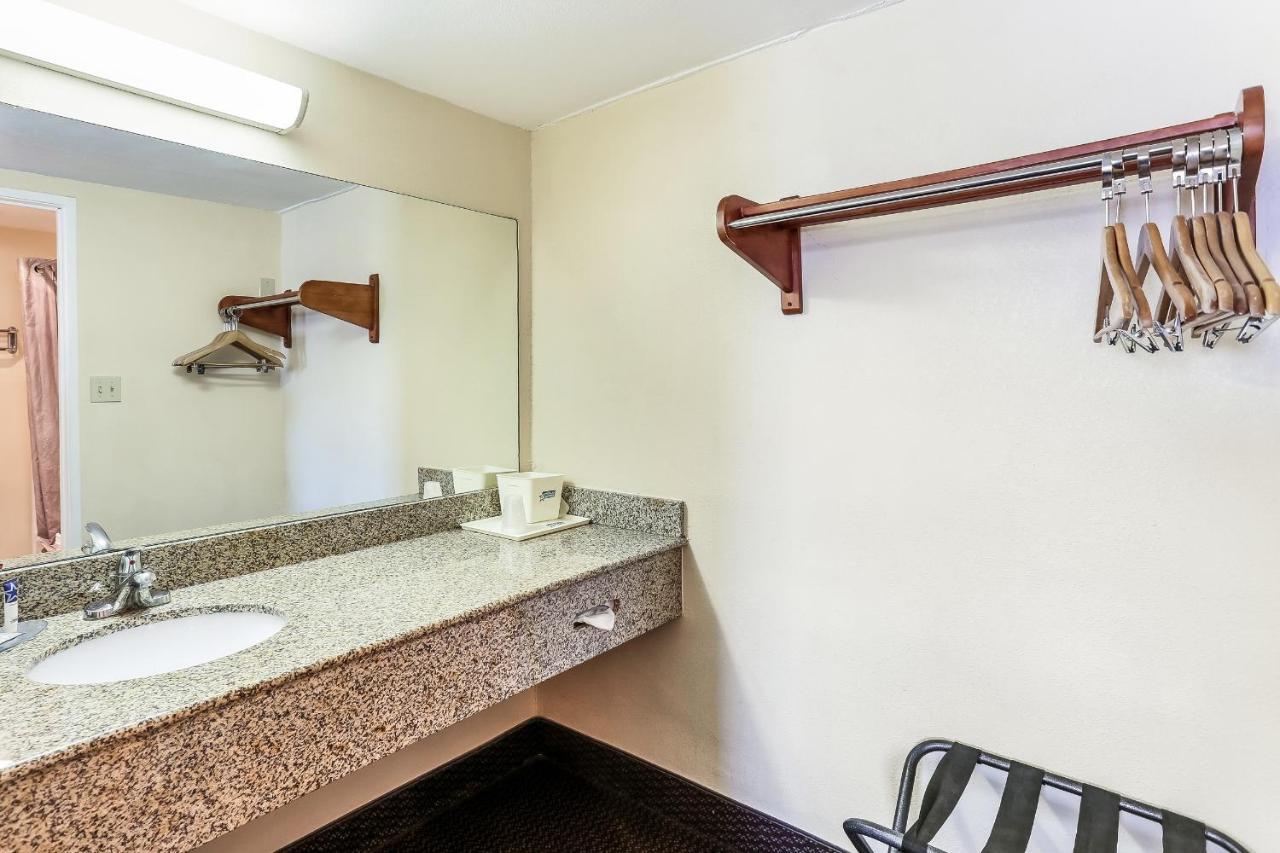 Motel Americas Value And